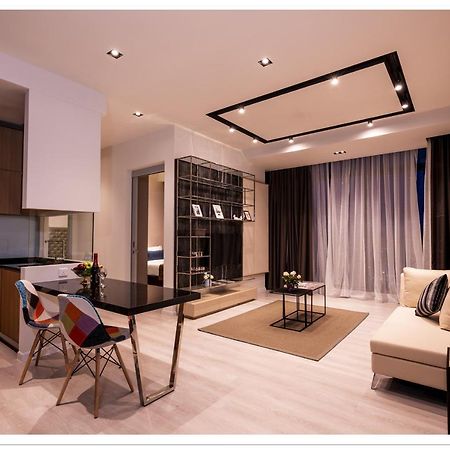 Expressionz Professional Suites By Mykey Kuala Lumpur Buitenkant foto A 3D rendering of a living room