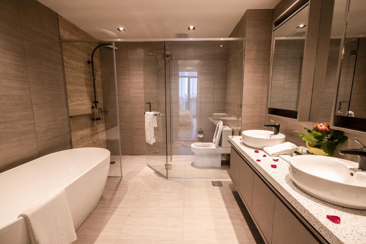 Expressionz Professional Suites By Mykey Kuala Lumpur Buitenkant foto A modern bathroom