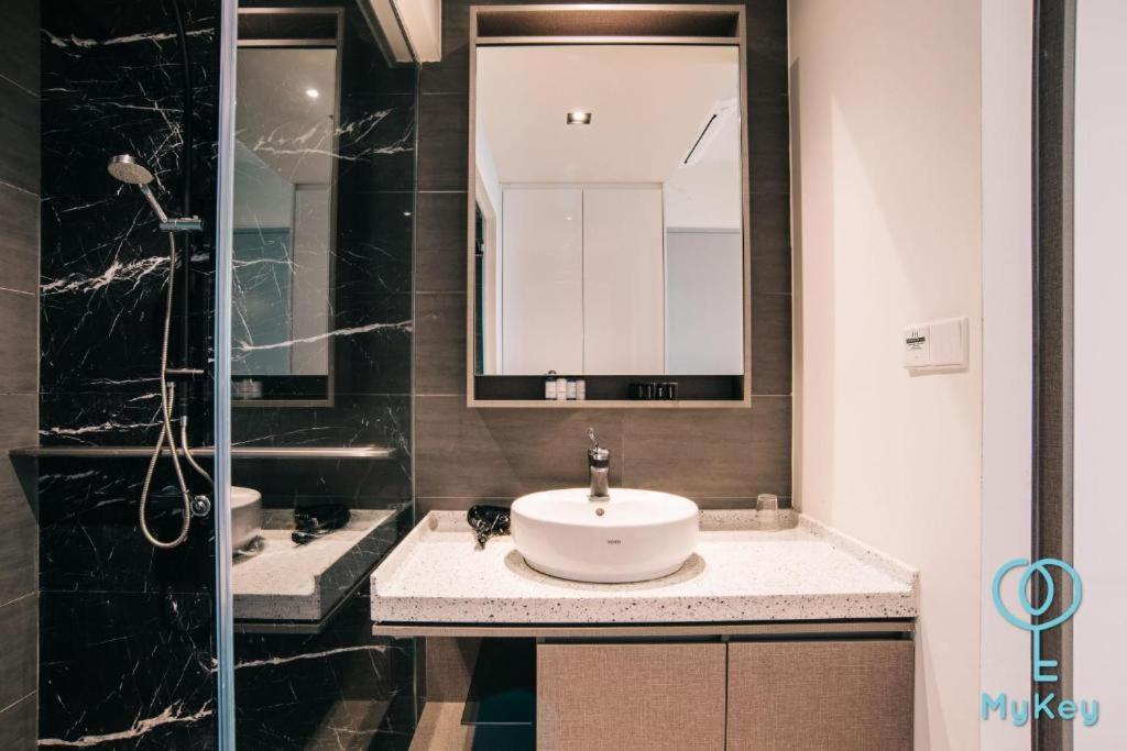Expressionz Professional Suites By Mykey Kuala Lumpur Buitenkant foto Bathroom