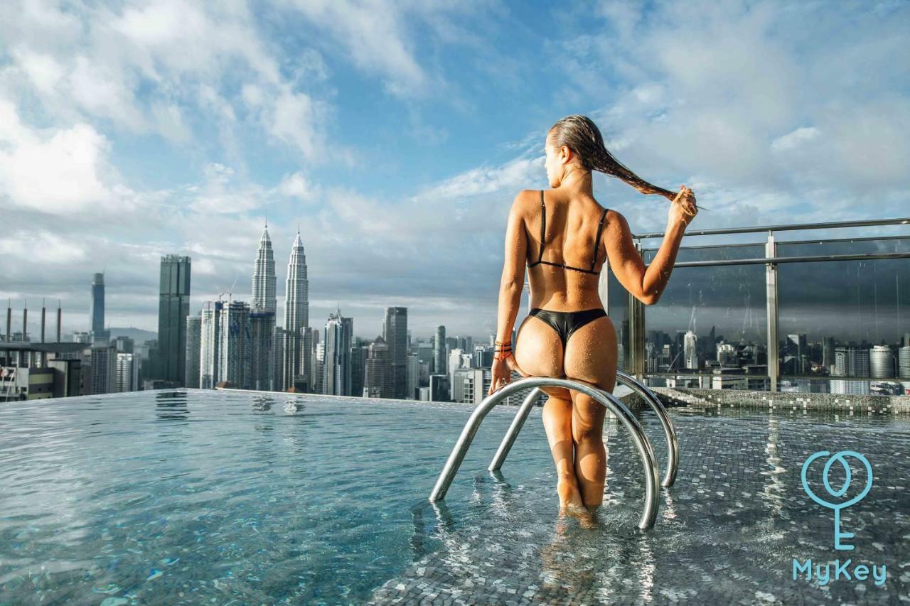 Expressionz Professional Suites By Mykey Kuala Lumpur Buitenkant foto A woman wearing a thong bikini