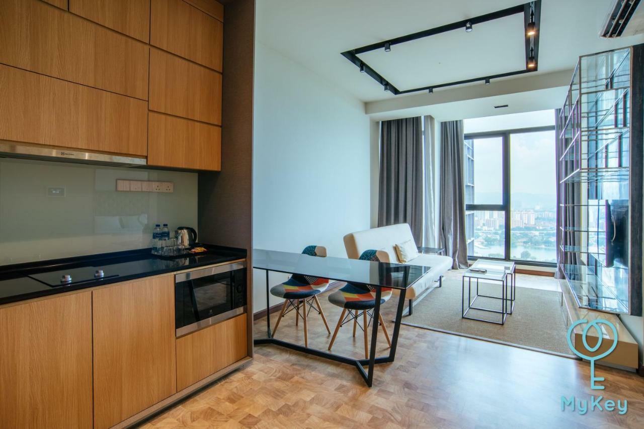 Expressionz Professional Suites By Mykey Kuala Lumpur Buitenkant foto A typical studio apartment in Hong Kong