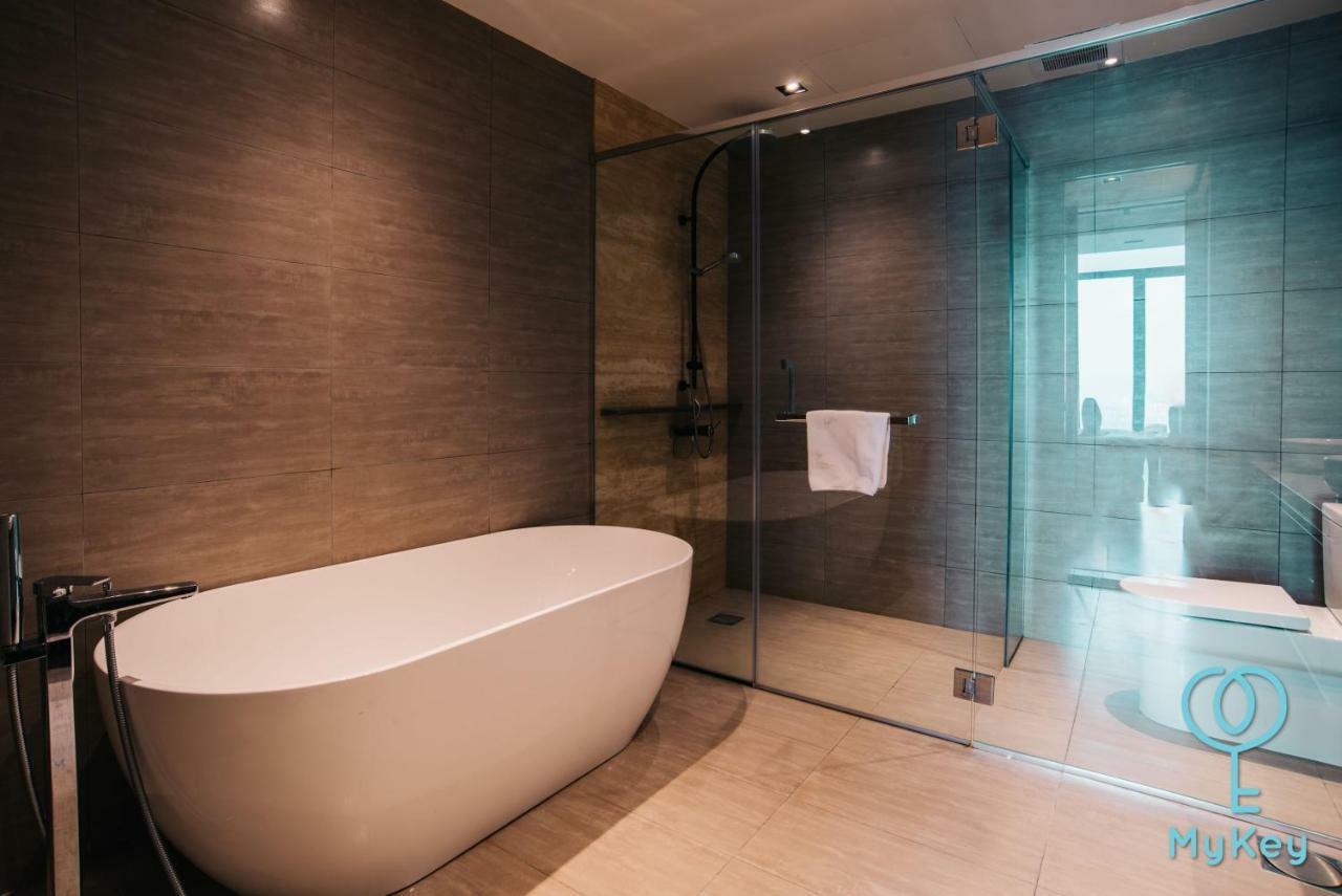Expressionz Professional Suites By Mykey Kuala Lumpur Buitenkant foto Bathroom