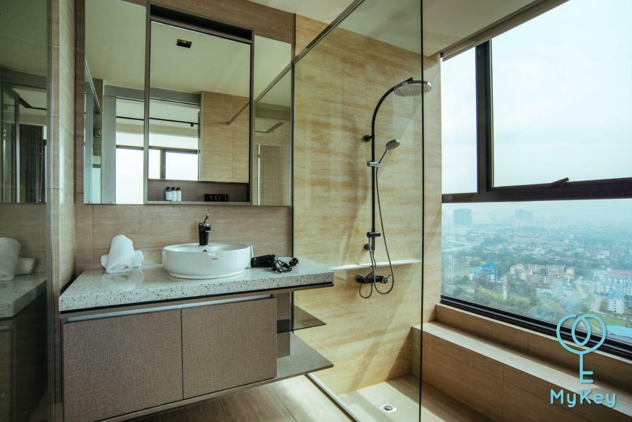 Expressionz Professional Suites By Mykey Kuala Lumpur Buitenkant foto Bathroom