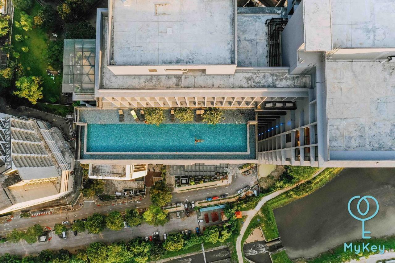 Expressionz Professional Suites By Mykey Kuala Lumpur Buitenkant foto Aerial view of the hotel
