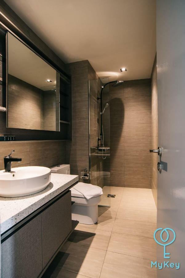 Expressionz Professional Suites By Mykey Kuala Lumpur Buitenkant foto A wet room