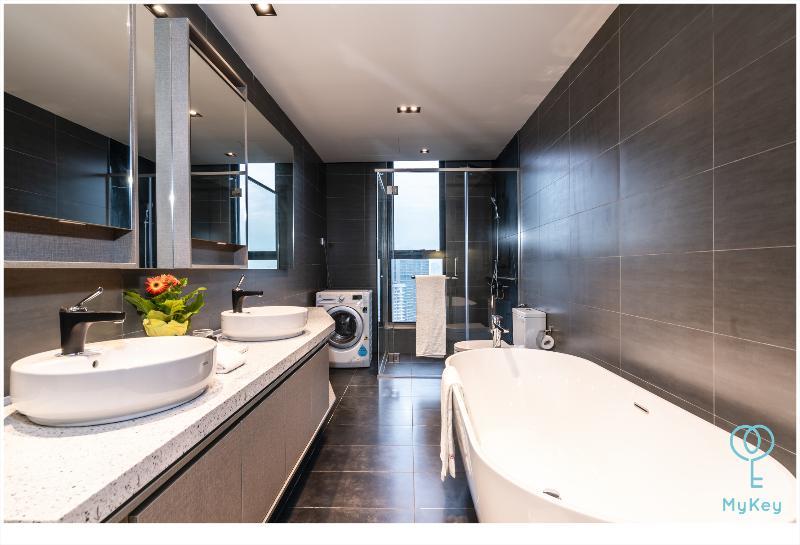 Expressionz Professional Suites By Mykey Kuala Lumpur Buitenkant foto Bathroom